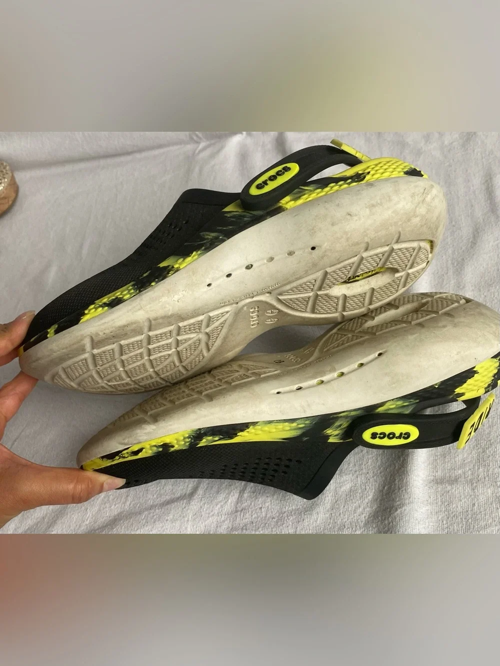 CROCS LiteRide 360 Marbled Clog in Black and Neon Yellow